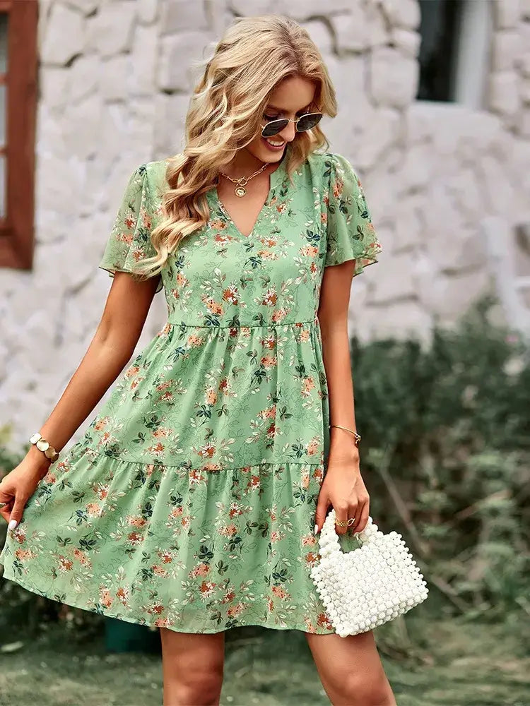 Vestido Feminino Curto em Camadas de Chiffon