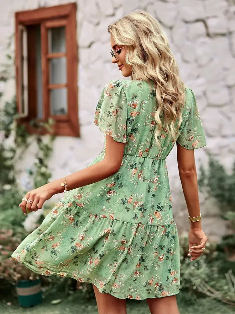 Vestido Feminino Curto em Camadas de Chiffon