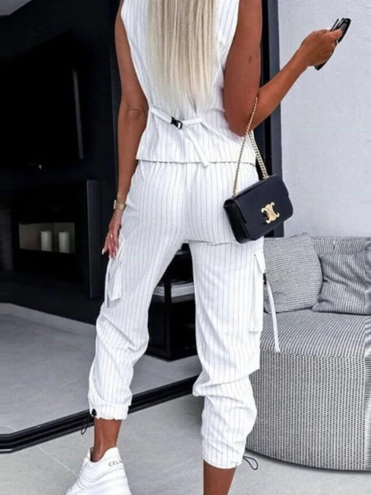 Conjunto Feminino de Alfaiataria Risca de Giz Colete e Calça Cargo Lirina