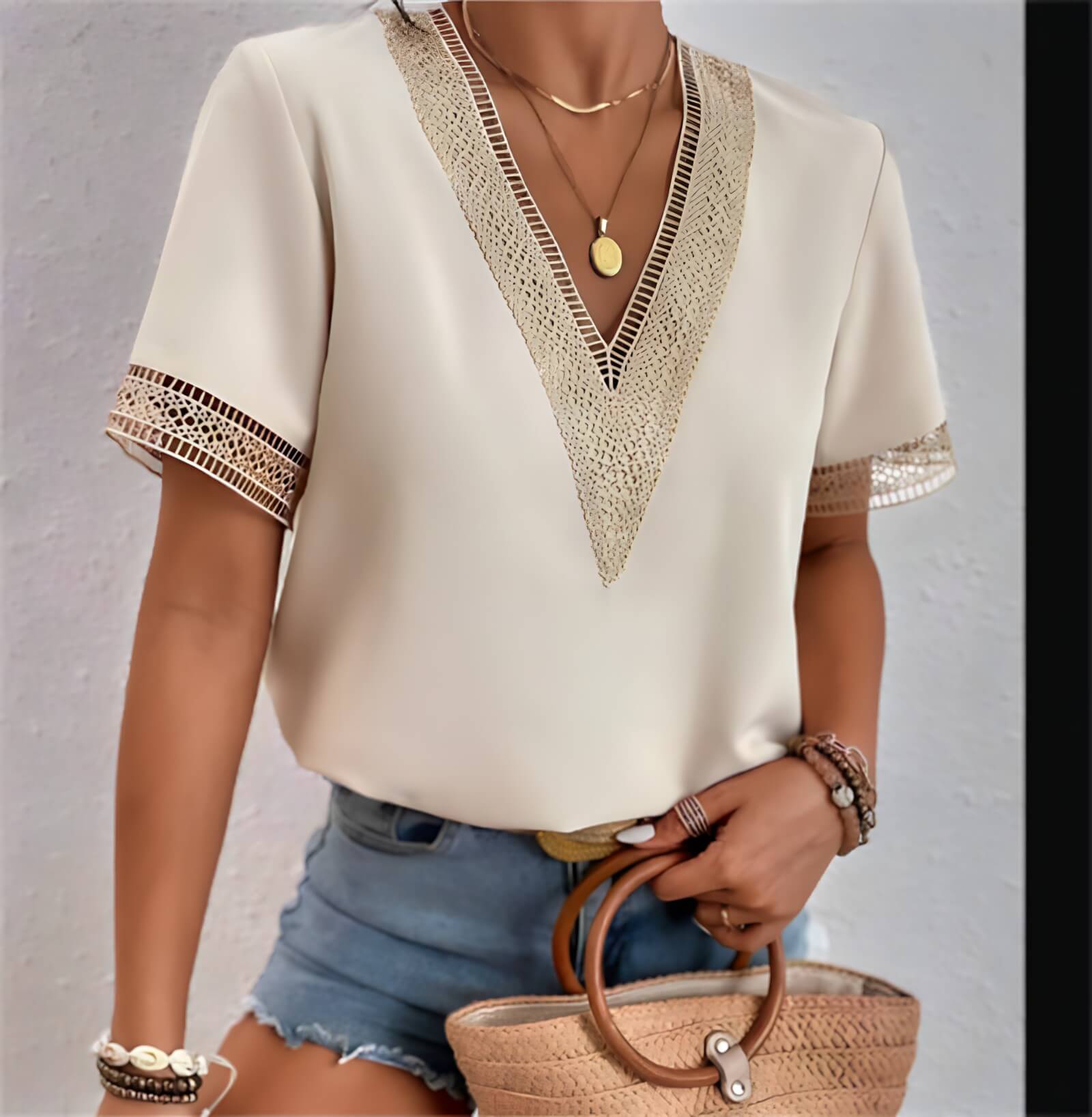 Blusa Decote V com Bordado Bege 1