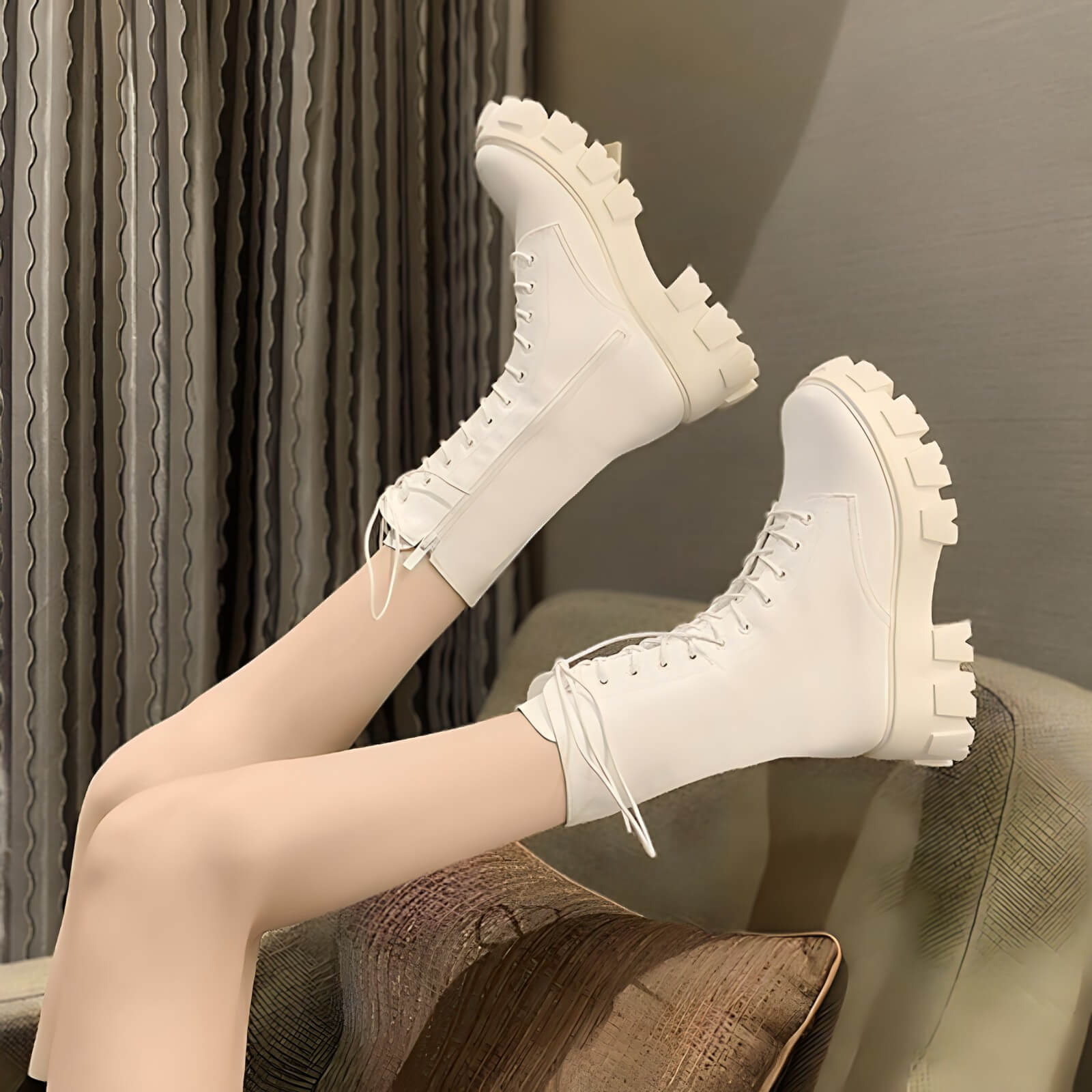 Coturno Feminino Cano Médio Tratorado Castle