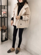 Casaco Feminino de Camurça e Pelinhos Bege 3